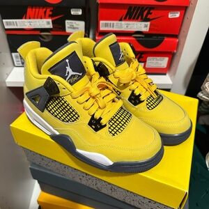 Jordan 4 Lightning